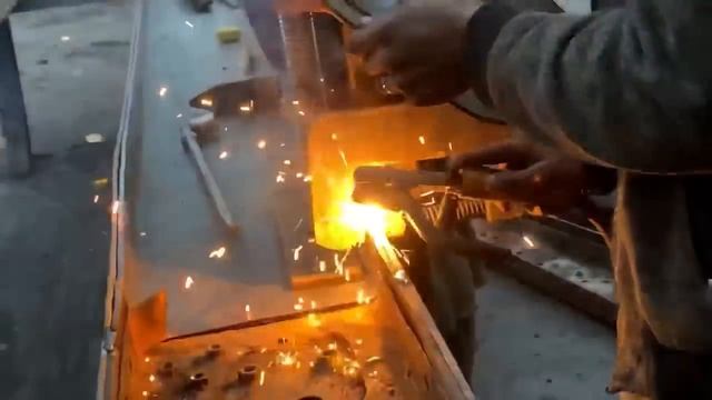 Восстановление грузовика после сильнейшей аварии. Никто не верил, что получиться. смотреть онлайн