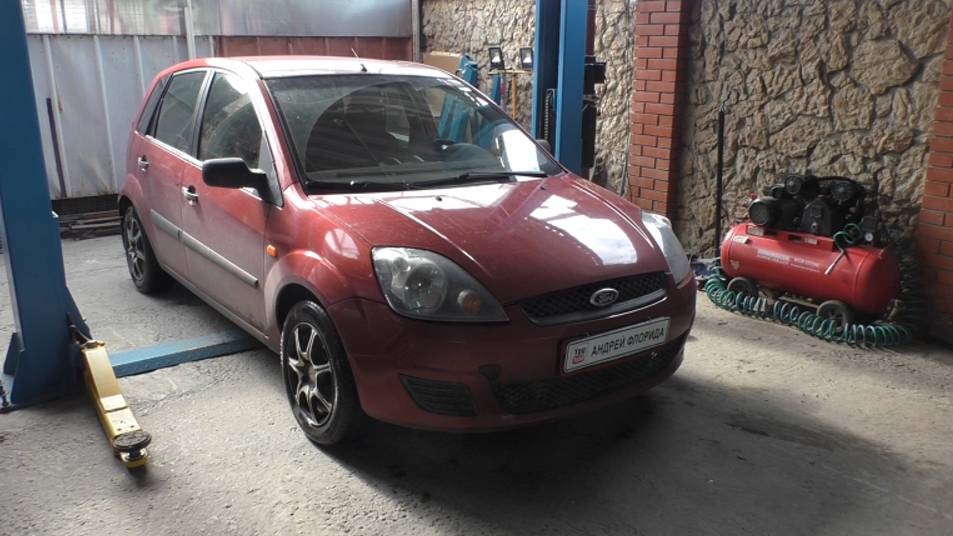 Замена подушек двигателя на Ford Fusion 1,4 Форд Фьюжн 2007 года