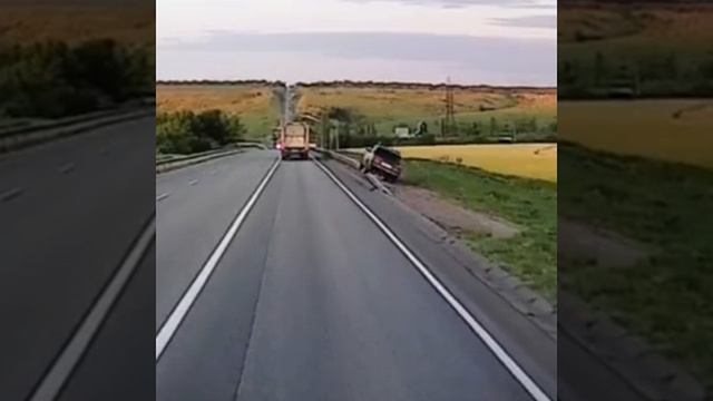 "Семерка" решила... Отдохнуть. Интересный способ парковки смотреть онлайн