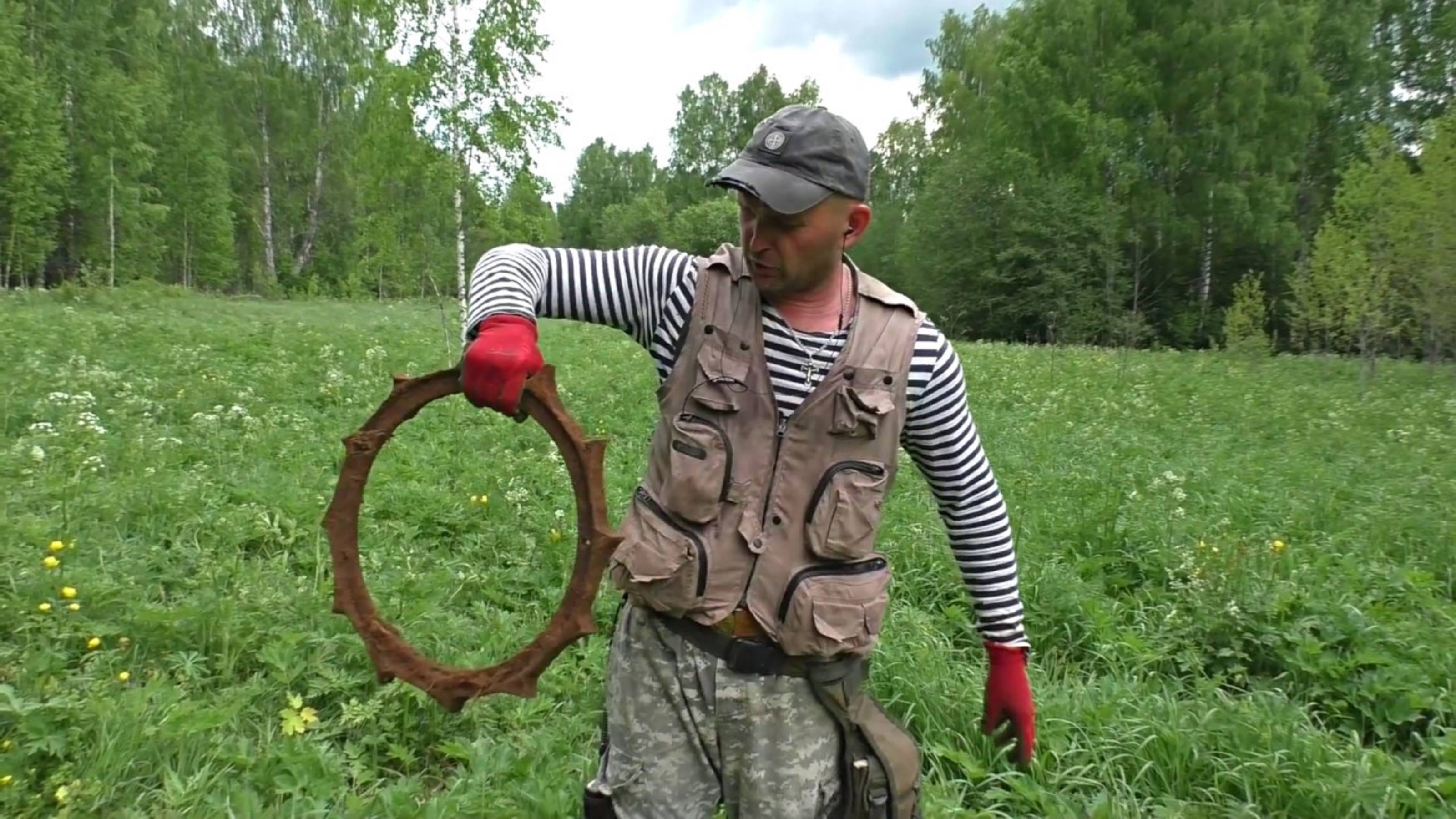 НАШЛИ ПОСЕЛЕНИЕ В ЛЕСУ С НАХОДКАМИ. смотреть онлайн