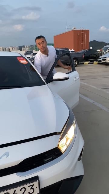 Бюджетный седан - KIA K3 Вотсапп +821065304994 смотреть онлайн