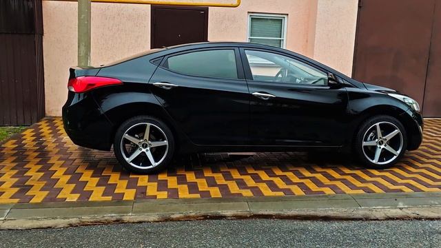 Hyundai Avante смотреть онлайн