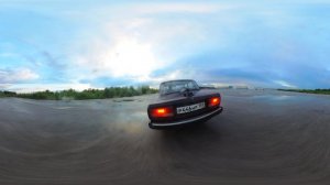 «ВАЗ 2107 швыряет заносы по мокрому — обзор 360° с багажника!»