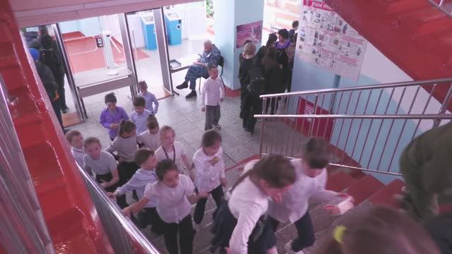 Ты не один - Дети в сети смотреть онлайн