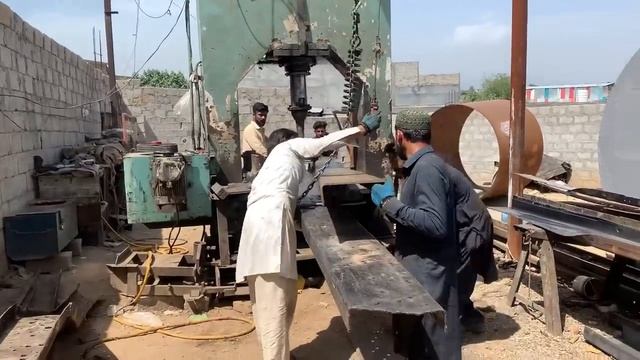 50-летний грузовик Бедфорд, долго стоял под открытым небом. Реставрация и восстановление. смотреть онлайн