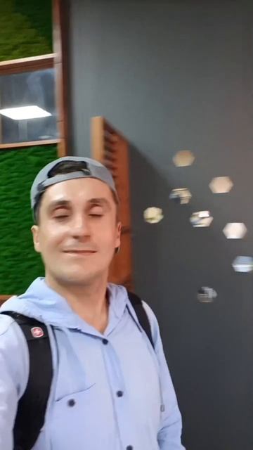 Не жди, пока кто-то признает твою ценность. Найди её в себе и свети ею для других. #мотивация #деньг