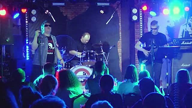 2025-06-21 - Трио «Два Пюпитра и Тамбурин» - Вечер песен ЦОЯ в клубе «Big Ben»