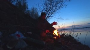 Ночь на берегу реки. Готовим ЯЗЯ на турбо-печке. Рыбалка, бешеный клёв.