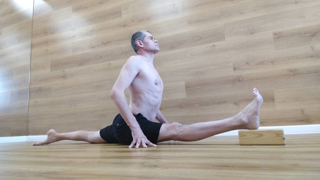 Йога. Хануманасана. Продольный шпагат.