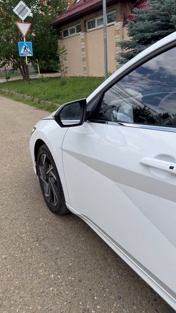 Hyundai Elantra 2025 в комплектации LUX под заказ