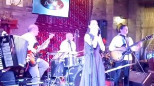 ретро-группа Мамина Пластинка и Лесандра Надеждина - _Ты скажи хотя бы, как тебя зовут_