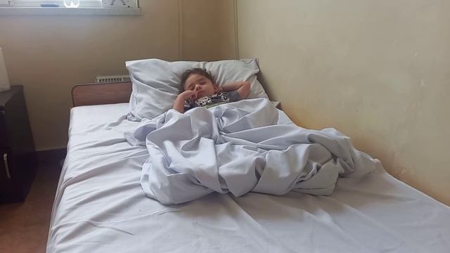 ROB IS SLEEPING   ՌՈԲՍ  ՔՆԵԼ Ա