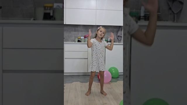 Сегодня мне 40 лет. Дочка поздравила с Днем Рождения смотреть онлайн