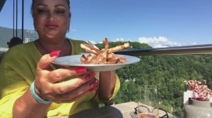 Обедаю в горах😋👍В ресторане KAURI г.Сочи Скайпарк с панорамным видом на Кавказские горы👍