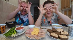 Мукбанг ВЕСЕЛИМСЯ с Вованом, а кто то БЕСИТСЯ) Вот в этом вся СУТЬ! Семейный обед в России