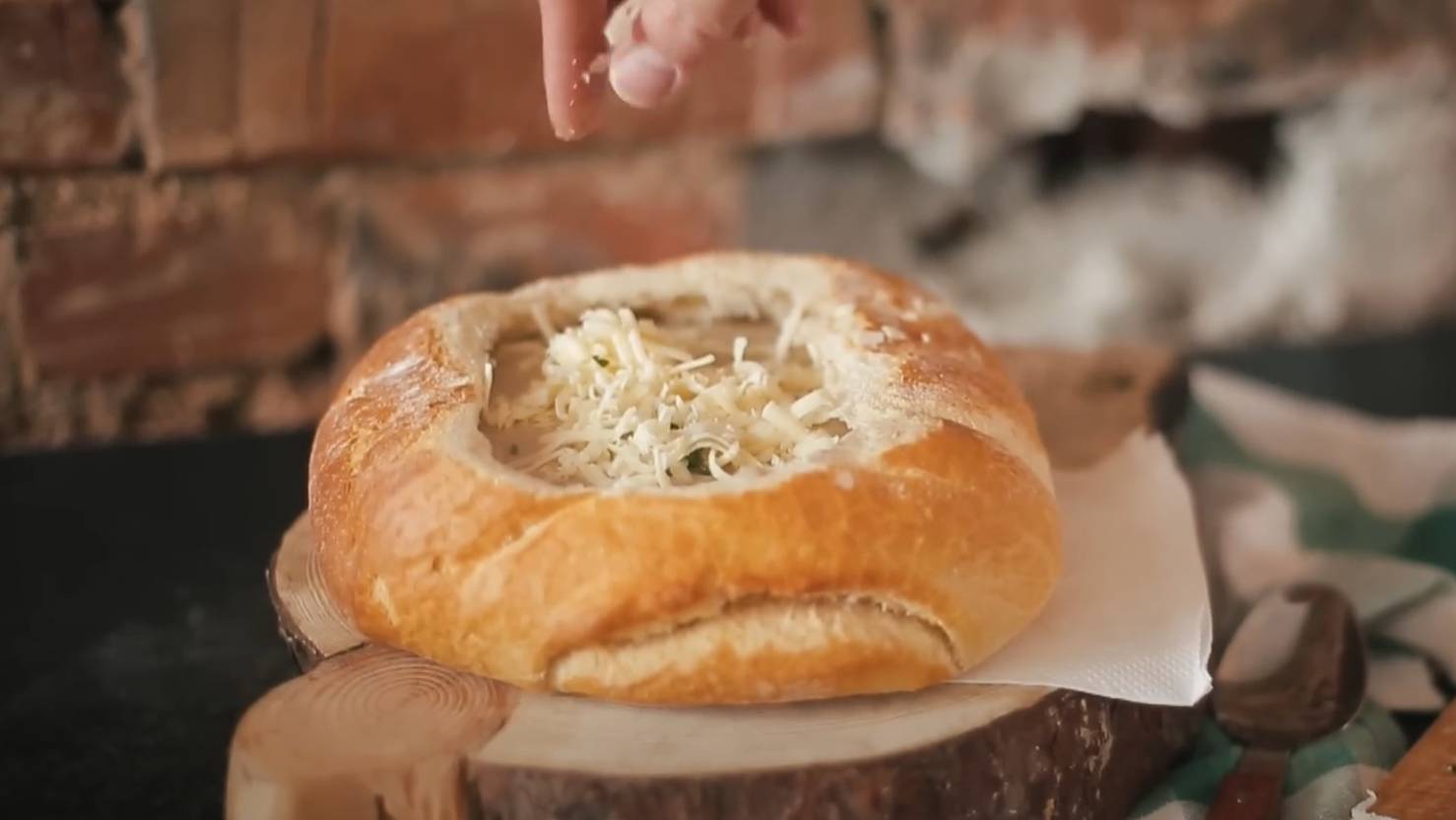 Грибной крем-суп в хлебе смотреть онлайн