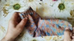 Связала носки и вяжу кардиган.