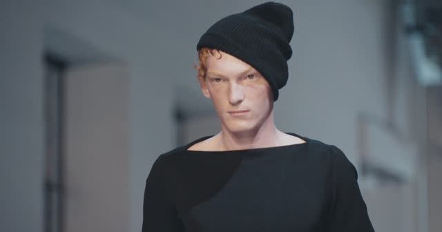 Показ коллекции Juun.J весна-лето 2026 тема "BOY-ISH"