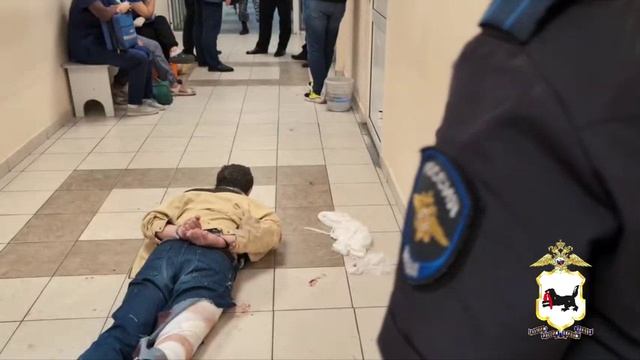 Задержание мужчины, ранившего персонал медучреждения в Иркутске смотреть онлайн