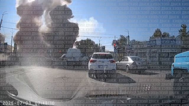 ⚡️ Кадры прилёта нескольких "Гераней" по полтавскому ТЦК... смотреть онлайн