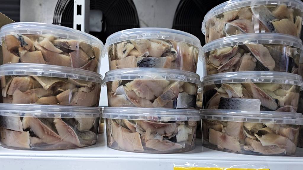 Не Светофор. Но тоже магазин склад. Доброцен.Люди разбирают нужные новинки смотреть онлайн