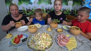 мукбанг горшочки и крабовый салат