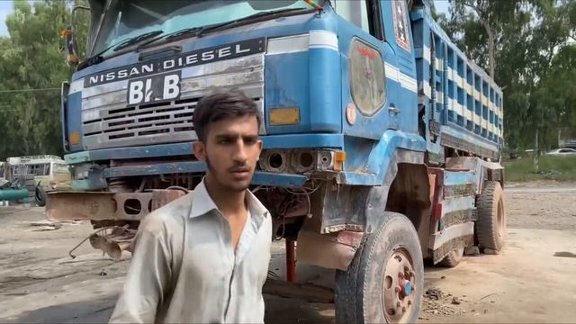 Как механик починил большой карьерный самосвал с помощью минимального набора инструментов смотреть онлайн