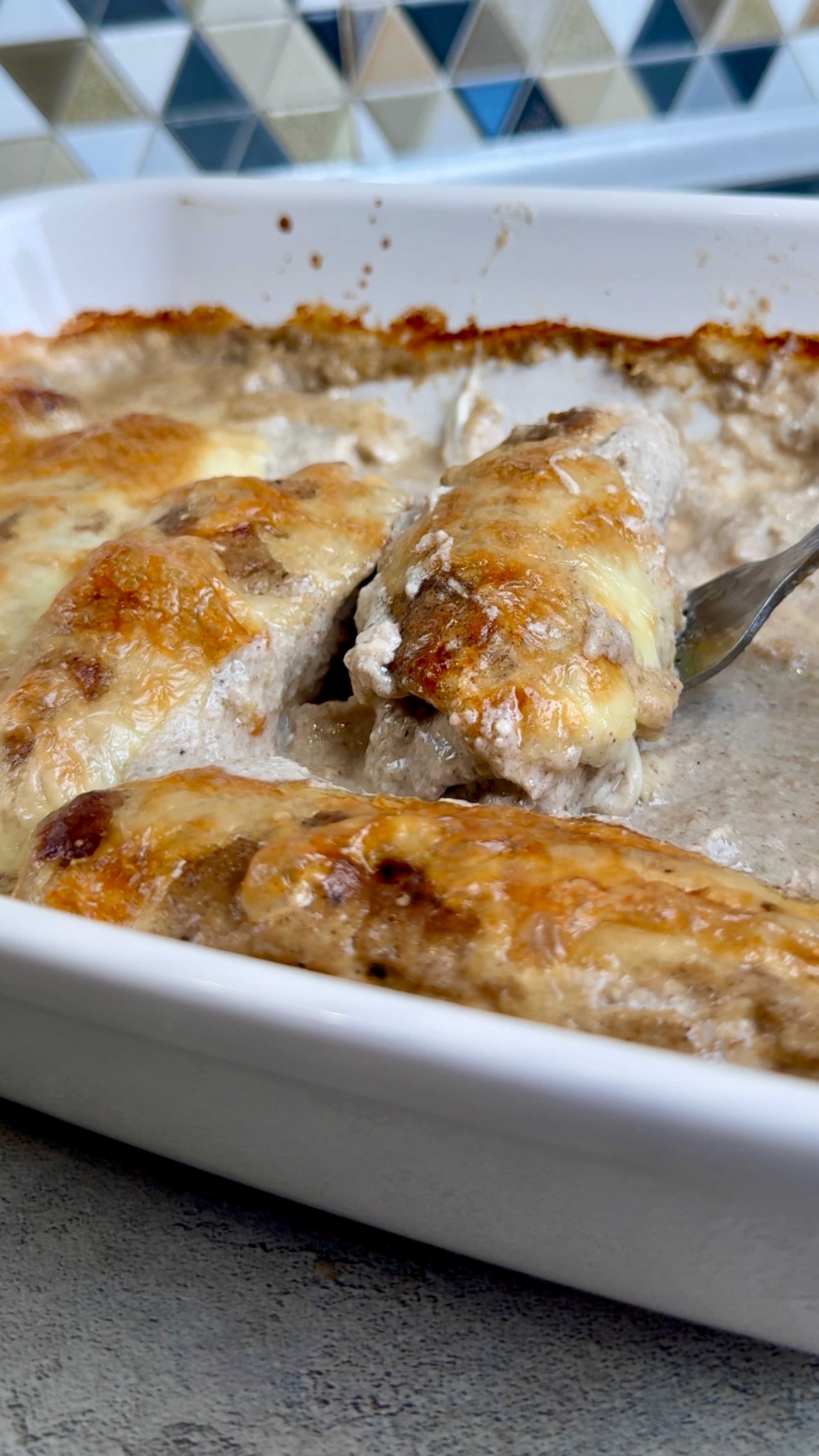 Мясные рулетики в сливочно-грибном соусе