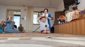 Массаж питх на голове_Доктор Приянка из Нойды