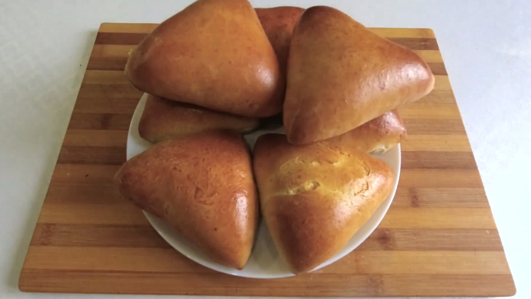 Пирожки- треугольники с сочной начинкой. смотреть онлайн