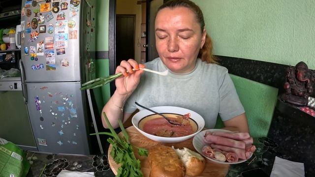 Борщ из говядины . Мукбанг смотреть онлайн