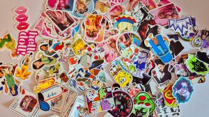 Клеим наклейки ✨️🤗 Барби, Спанч Боб, Симпсоны, злодейки Дисней, мультяшки 🕌🎠🧜♀️