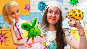 Куклы Барби пробуют странные блюда!  Десерт из смородины и желудей — вкусно или нет?