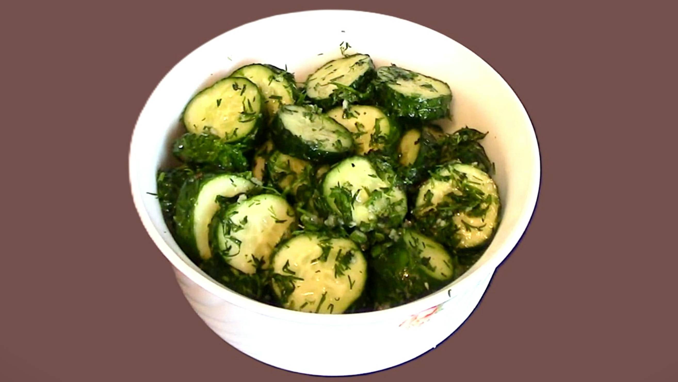 Малосольные огурчики за 5 минут, очень вкусно. смотреть онлайн