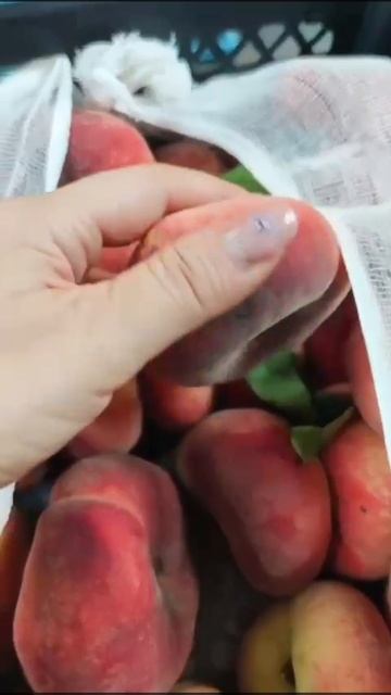 Персики плоские