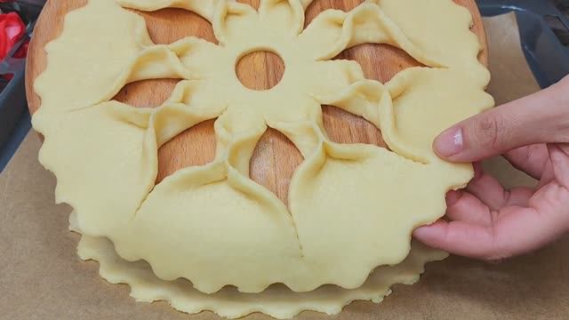 Пирог за 5 минут! Этот пирог ты захочешь печь каждый день. Очень просто и быстро! Пирог с вишней смотреть онлайн