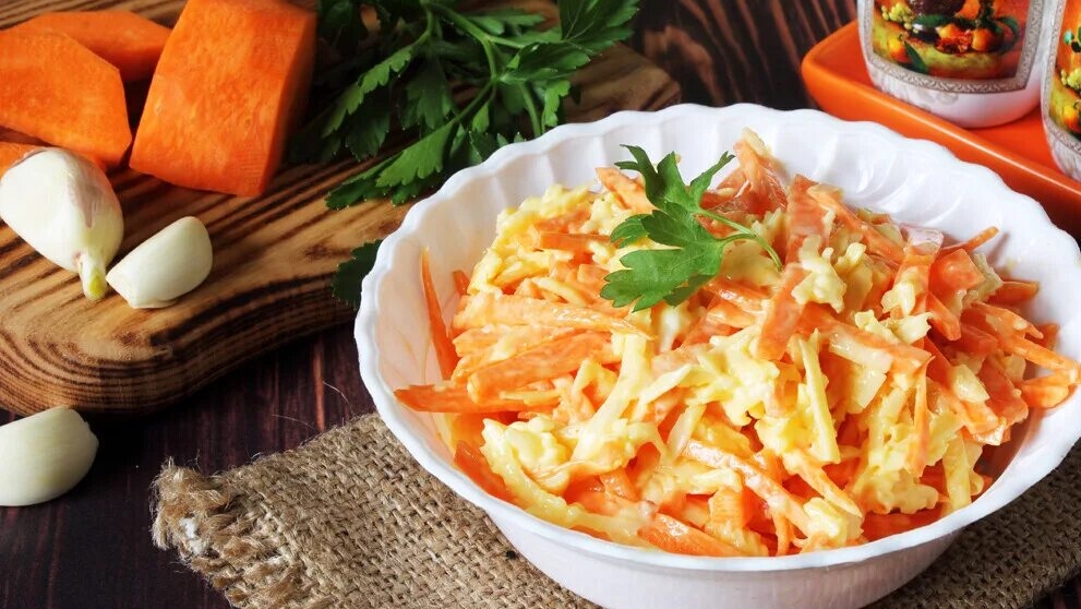 САЛАТ МОРКОВНЫЙ С СЫРОМ И ЧЕСНОКОМ смотреть онлайн