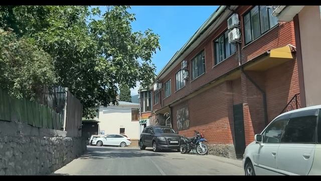 Ялта. С Садовой на Загородную, Ленинградскую, Рабочую улицы до развилки. 28.05.25. Крым.Crimea.Yalta смотреть онлайн