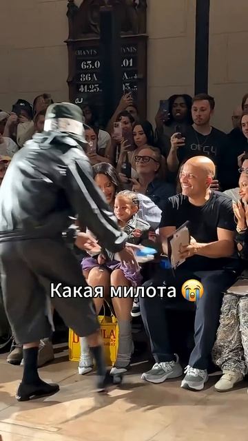 Как Рианна с малышкой поддерживают A$AP Rocky #рианна #asaprocky #asaprockyrihanna #rihanna #семья смотреть онлайн