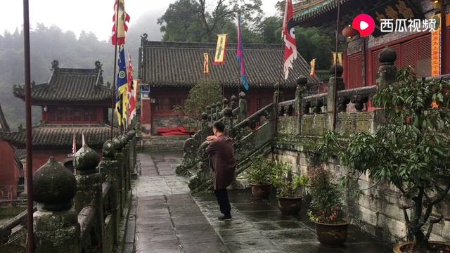 Я видел подлинный даосский тайцзицюань во дворце Цзысяо на горе Удан,