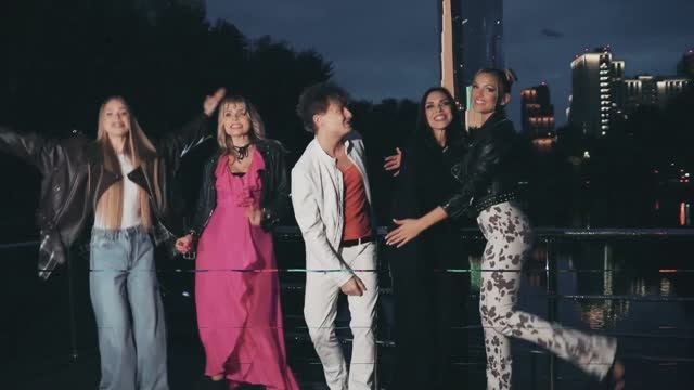 Сергей АРУТЮНОВ, Блестящие, Иван Воробьев - Как тогда на выпускном Radio Mix смотреть онлайн