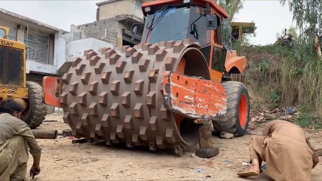 Ремонт дорожного катка Dynapac Sheep Foot смотреть онлайн