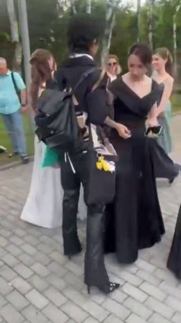 Вот это наряд. Владивосток в шоке смотреть онлайн