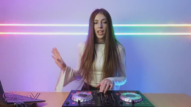 DJ LAV ｜ EPISODE 13 ｜ [Melodic Techno DJ Mix] смотреть онлайн