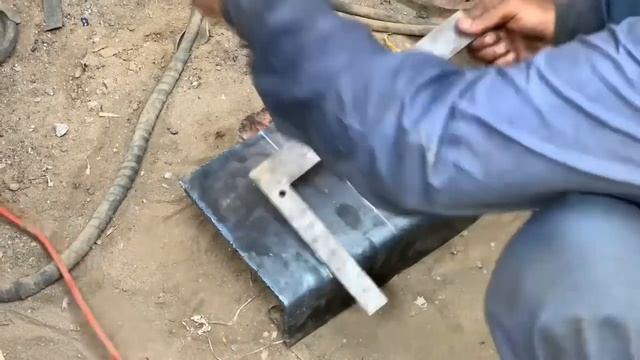 Процесс ремонта сломанной рамы самосвала смотреть онлайн