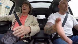 Бизнесмен из Европы устроил конфликт из-за опоздания. Таксист получил компенсацию "жирными" чаевыми