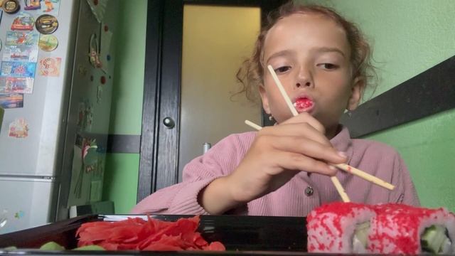 Роллы калифорния, мукбанг от Лизы смотреть онлайн