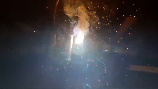 Очередной перегруз. Ремонт заднего моста на дороге. смотреть онлайн