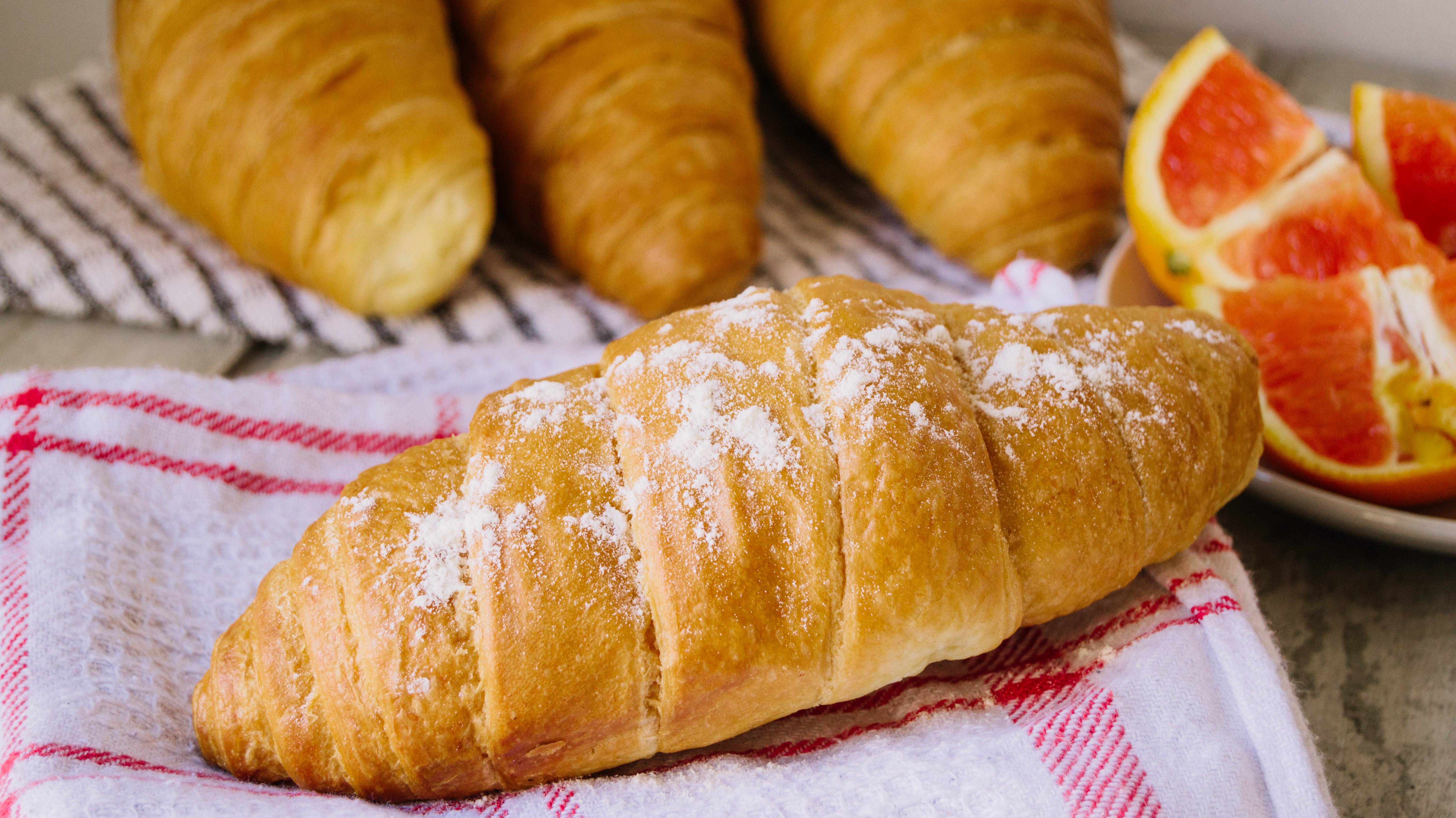 Домашний батон с изюмом. Рецепт и приготовление вкусной выпечки к чаю и кофе! смотреть онлайн