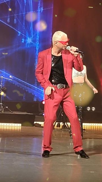 D.White - "Follow Me". New Italo Disco. Концертное видео 2025. смотреть онлайн